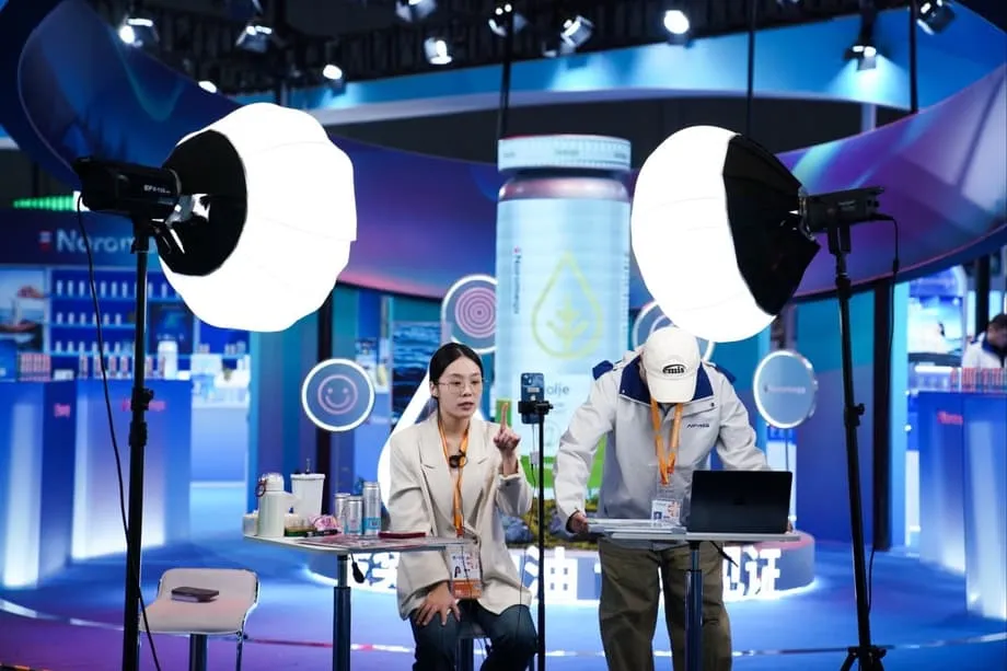 Jovens candidatos chineses recorrem a exposições comerciais em meio a um mercado difícil