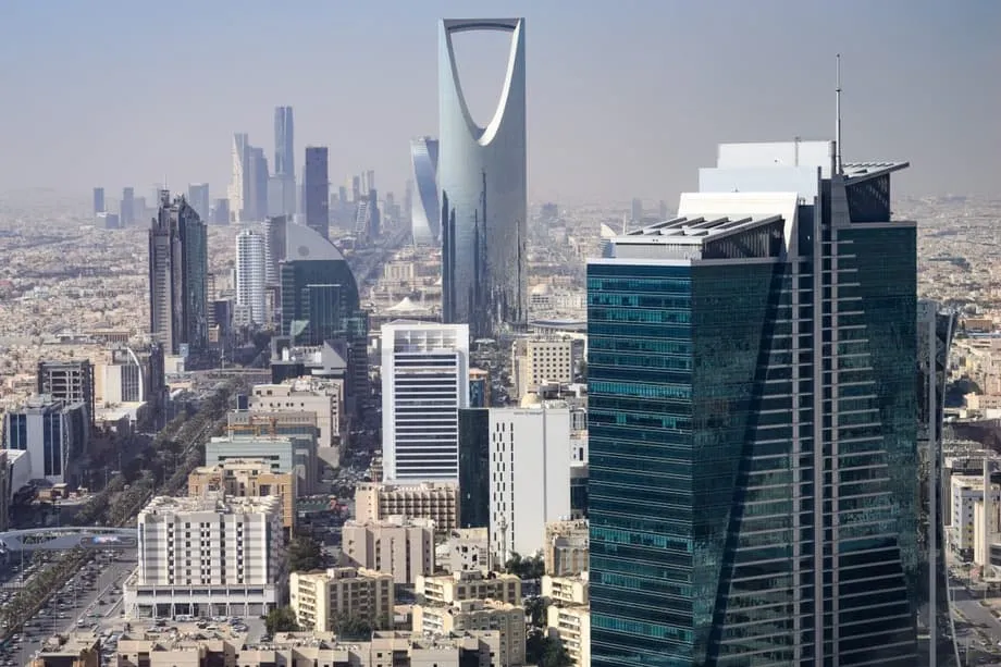 Salários atraem hongkongueses para a Arábia Saudita, enquanto choques culturais testam recém-chegados