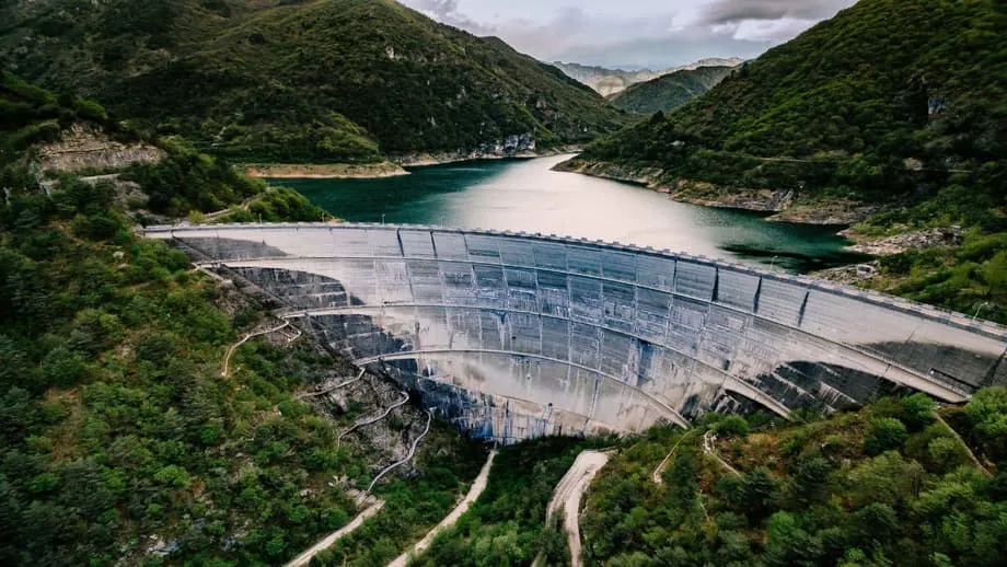 China entra em serviço barragem de armazenamento por bombeamento de 182 metros para estabilizar rede rica em renováveis