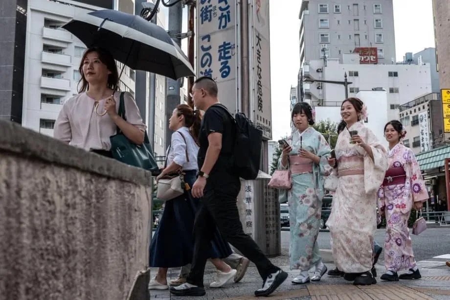 Aviso de viagem da China ao Japão preocupa retalhistas e turismo após declarações sobre Taiwan