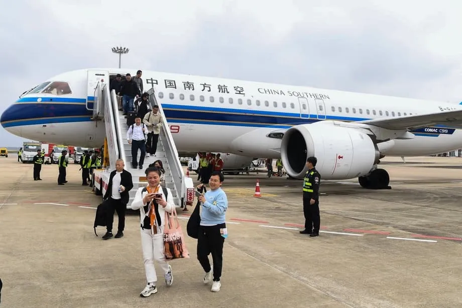 Voos Cheios, Margens Finas: Como a Ferrovia de Alta Velocidade e o Congestionamento das Rotas da China Apertam os Lucros das Companhias Aéreas