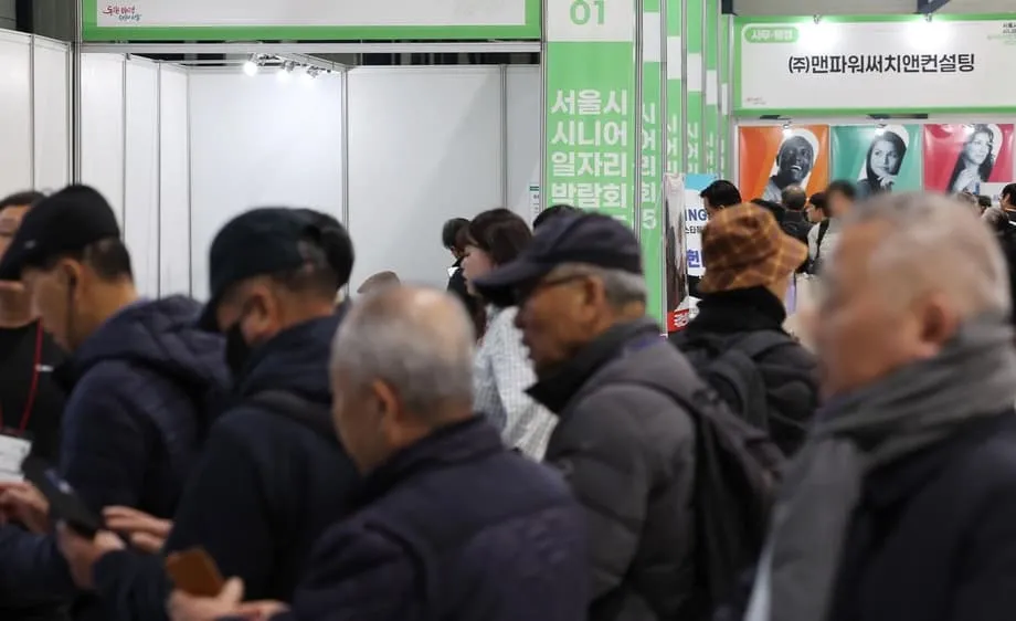 Porque é que os coreanos mais velhos continuam a trabalhar durante mais tempo do que os seus pares na OCDE