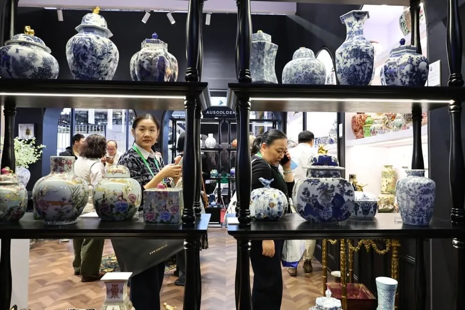 China apresenta plano de 19 pontos para aumentar o consumo em serviços, produtos inteligentes e economia prateada
