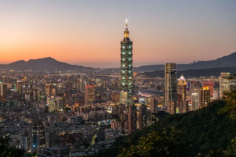 O boom da IA em Taiwan impulsiona o crescimento enquanto salários e habitação ficam para trás