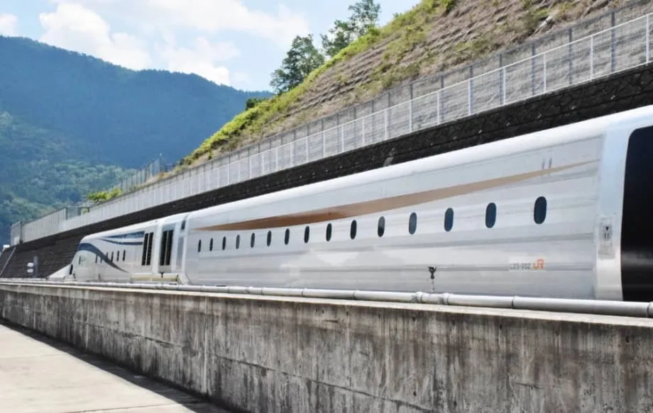 Maglev do Japão: O comboio mais rápido do mundo preso numa pista de testes