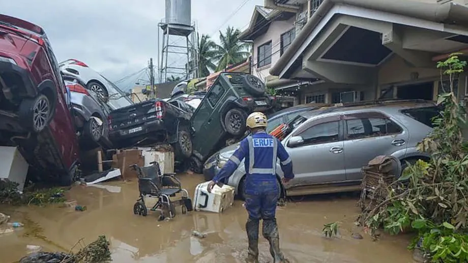 Cebu recuperando de inundações sem precedentes enquanto o tufão Kalmaegi atinge as Filipinas centrais