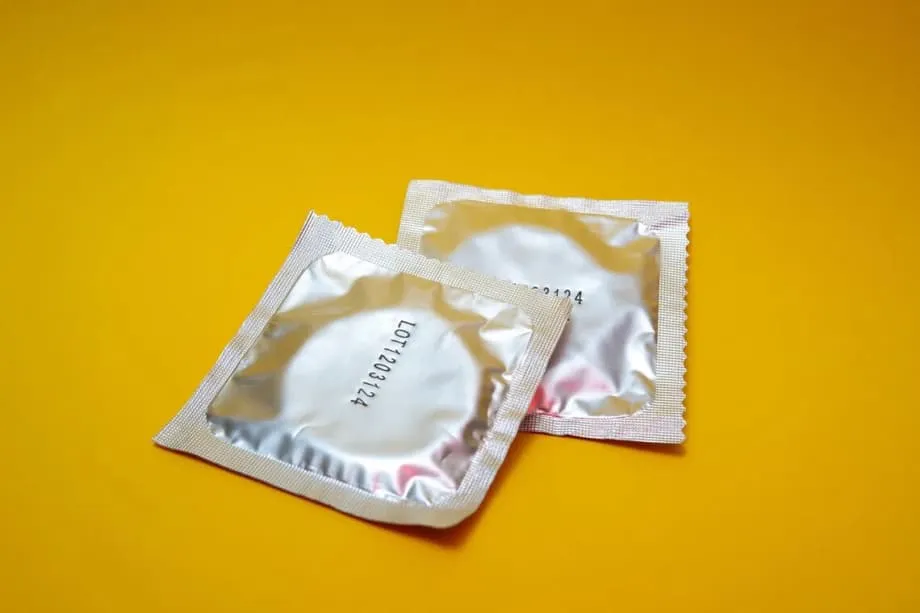China impõe imposto sobre preservativos para aumentar a natalidade