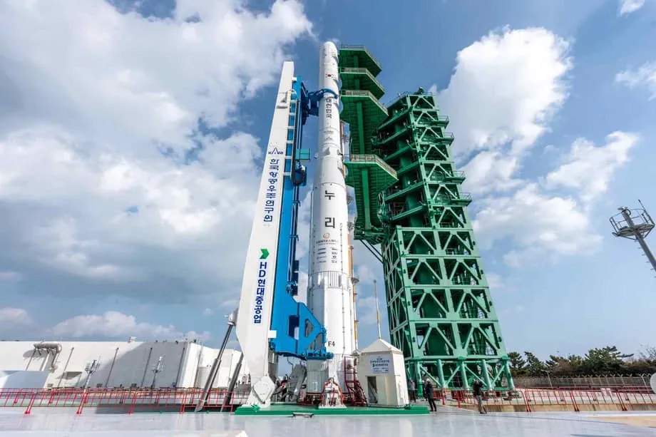 Coreia do Sul conclui primeiro lançamento do foguete Nuri liderado por privados com 13 satélites em órbita