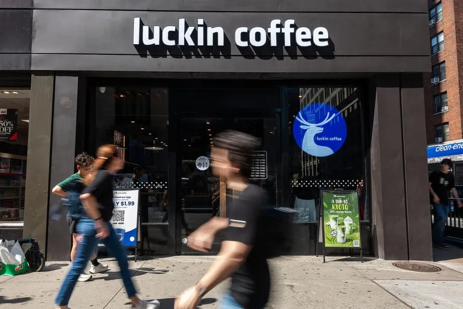 Luckin Coffee prepara regresso à cotação nos EUA após cinco anos de recuperação