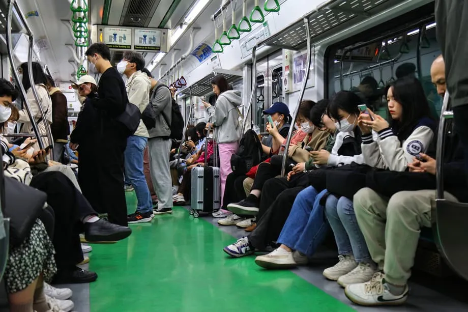 Os tempos de deslocação da Coreia do Sul, os mais longos do mundo, alimentam uma crise de saúde mental