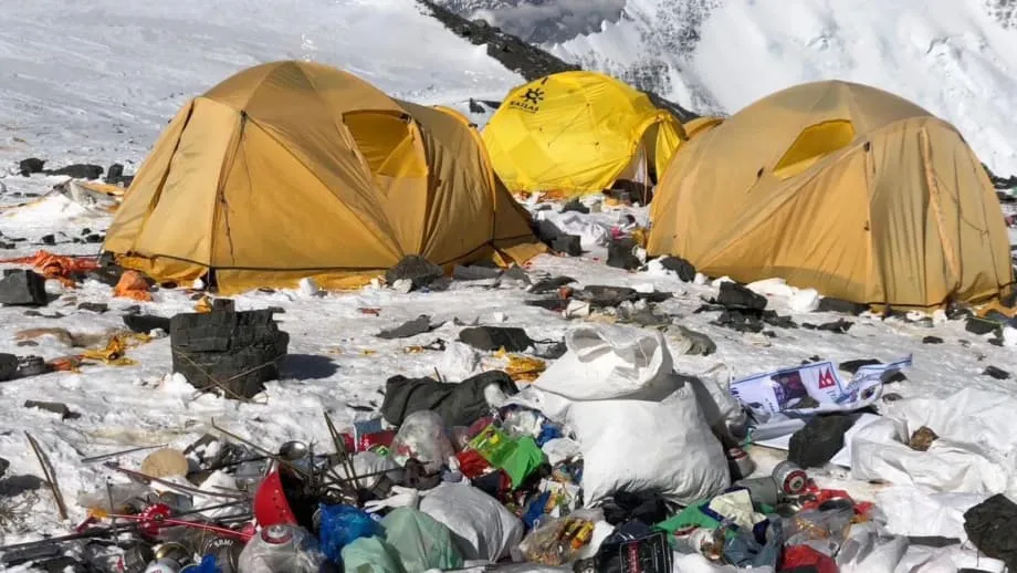 Nepal abandona sistema de depósito de resíduos do Monte Everest após falha da política