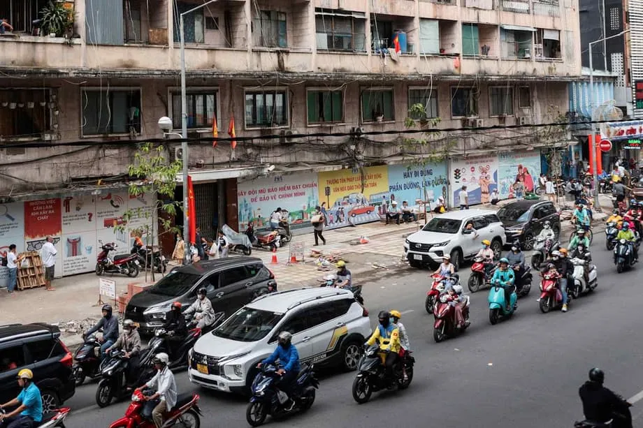 Cidade de Ho Chi Minh vai proibir veículos a gasolina no centro numa aposta na mobilidade elétrica