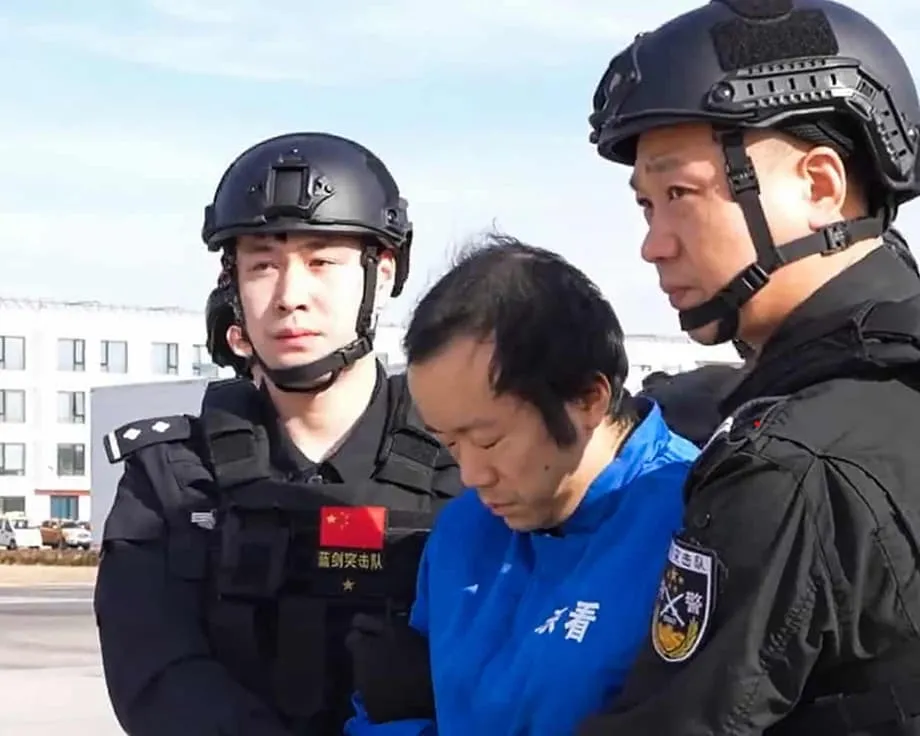 Suposto cabecilha de burlas extraditado para a China enquanto se intensifica a ofensiva global contra redes de fraude