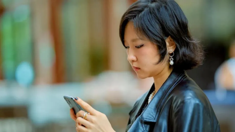 Aplicação chinesa 'Are You Dead?' aborda a ansiedade de viver sozinho na era digital