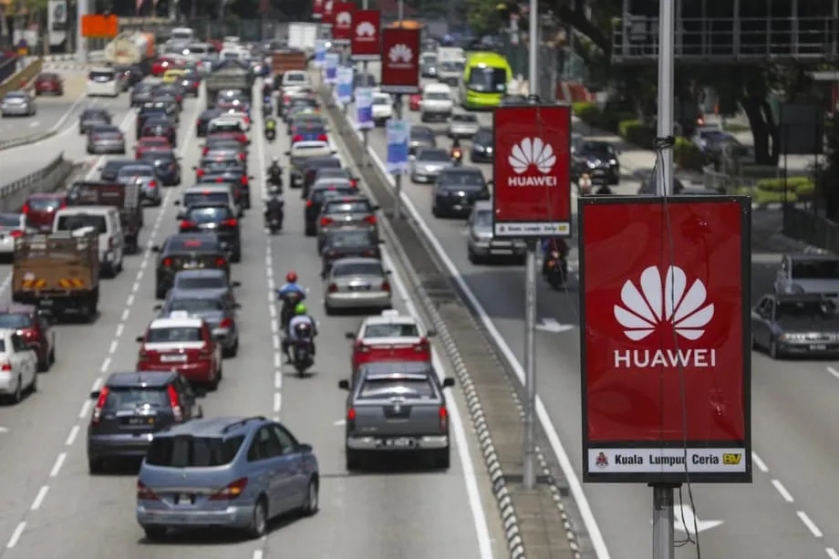 A mudança global do investimento chinês: de fábrica a exportador de capital e o futuro do yuan