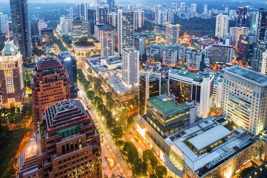 Dados do comércio a retalho em Singapura alimentam debate sobre a influência das cadeias estrangeiras