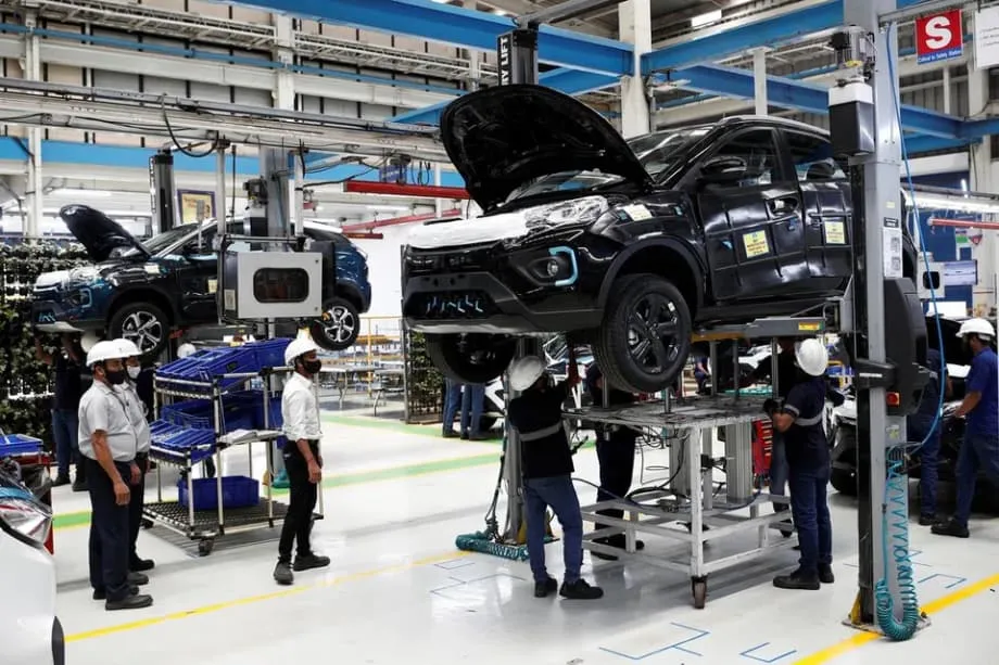 As ambições verdes da Índia estagnam enquanto a China aperta o cerco à tecnologia crítica