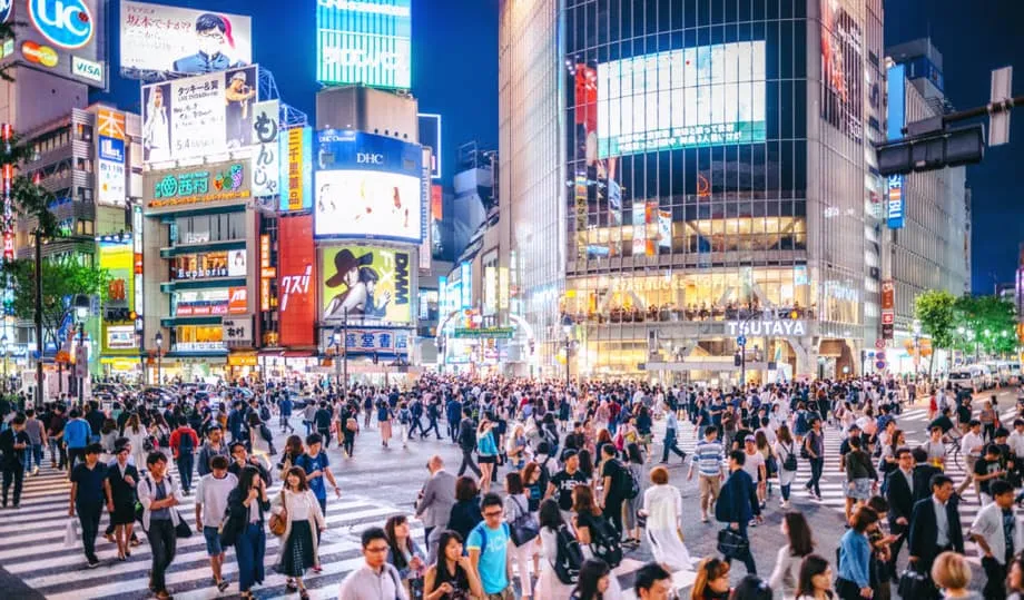 Japão aplica políticas abrangentes para os estrangeiros à medida que aumentam o turismo excessivo e a tensão social