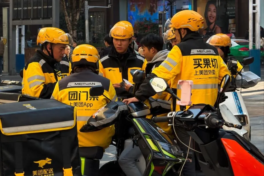 Retalhistas estrangeiros apostam no mercado chinês de entregas instantâneas apesar de guerras de preços ferozes
