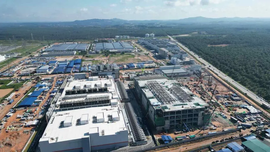 Capacidade de centros de dados da Malásia vai duplicar até 2026 com o boom da IA a transformar a infraestrutura digital do Sudeste Asiático