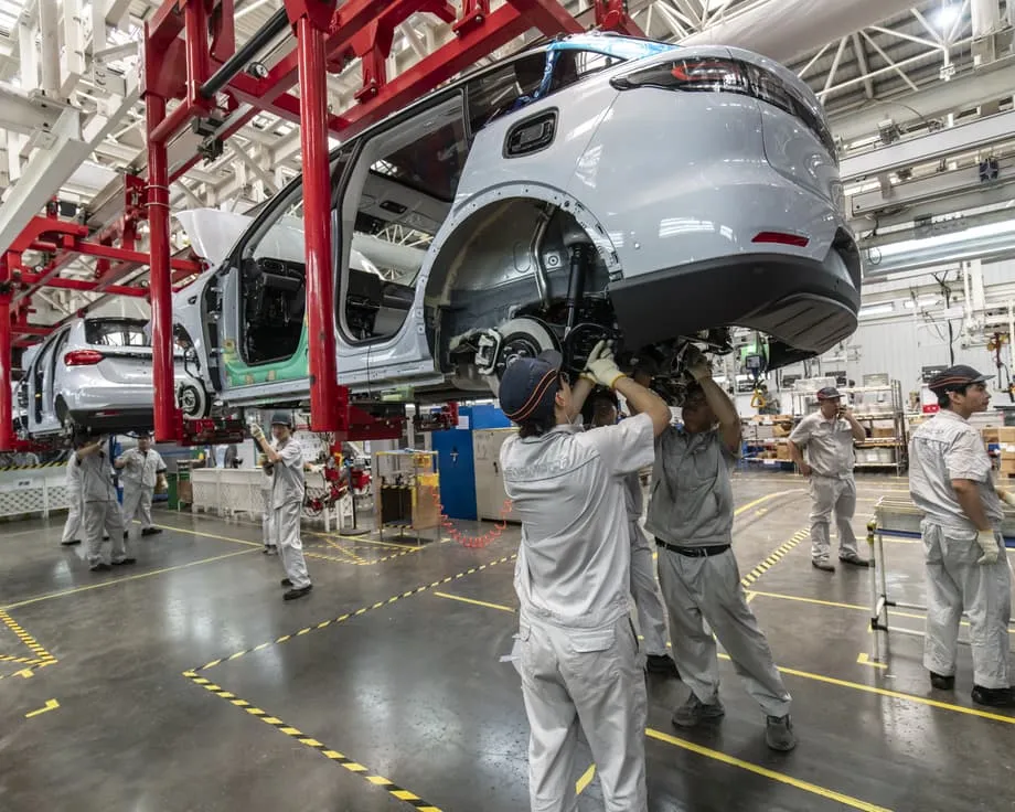 Setor de Energia Limpa da China Impulsiona Mais de 90% do Crescimento do Investimento enquanto Economia Verde Ultrapassa Nações do G7