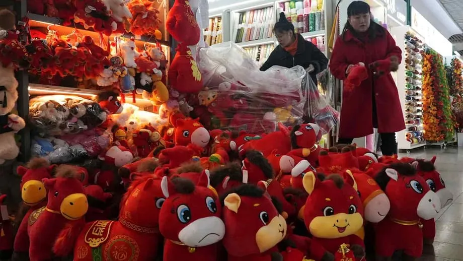 China prepara-se para crescimento mais lento enquanto dois terços das províncias cortam metas económicas para 2026