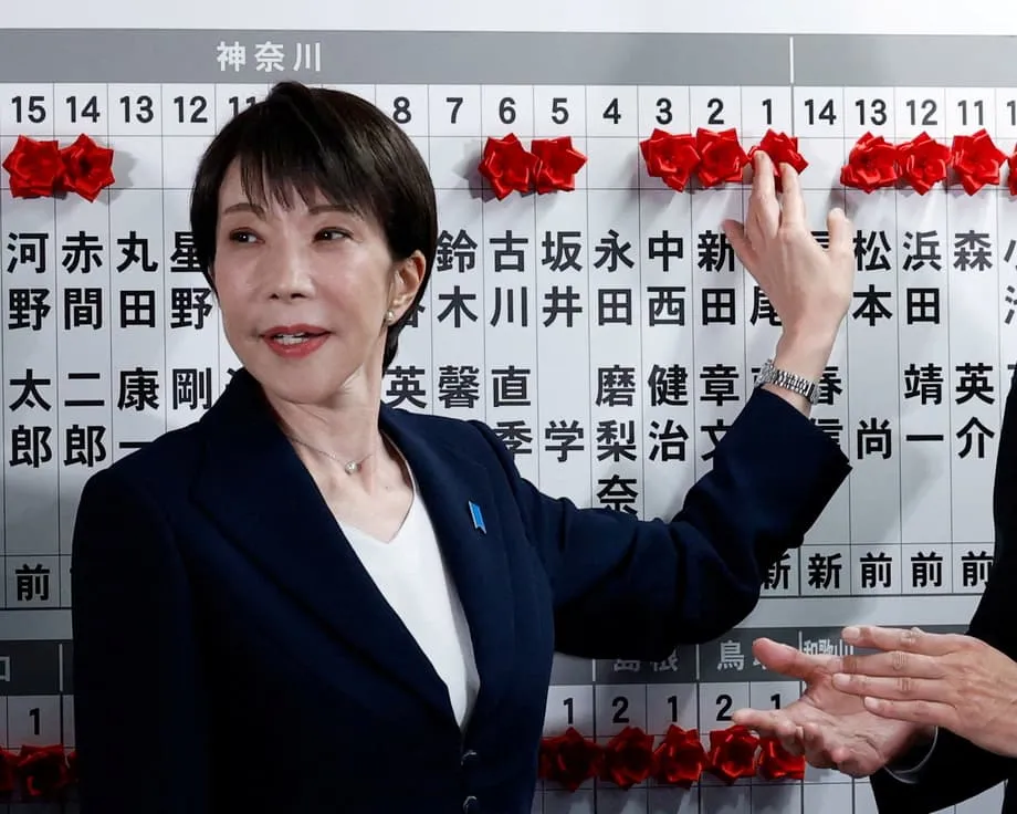 Sanae Takaichi conquista supermaioria histórica na aposta eleitoral antecipada no Japão
