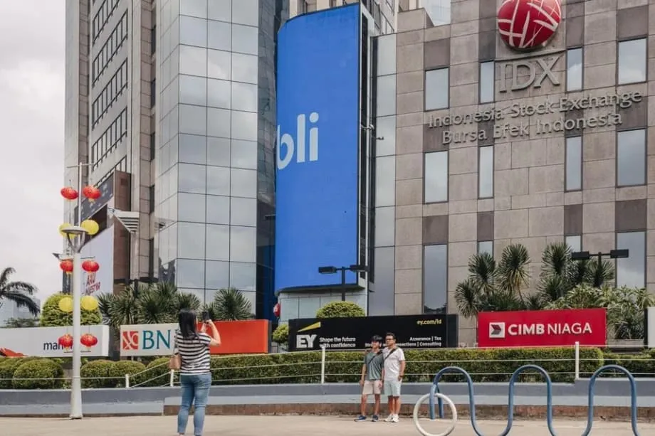 Queda da bolsa de Jacarta expõe esquemas de pump-and-dump generalizados que devastam investidores particulares