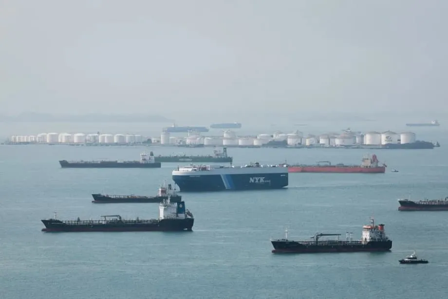 Convulsão da guerra com o Irão abala mercados de combustível de bunker de Singapura enquanto os preços duplicam e os fornecedores racionam existências