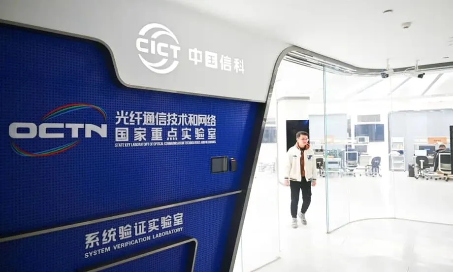China alcança avanço na transmissão ótica de 2,5 petabits e inaugura uma nova era de infraestruturas preparadas para a IA