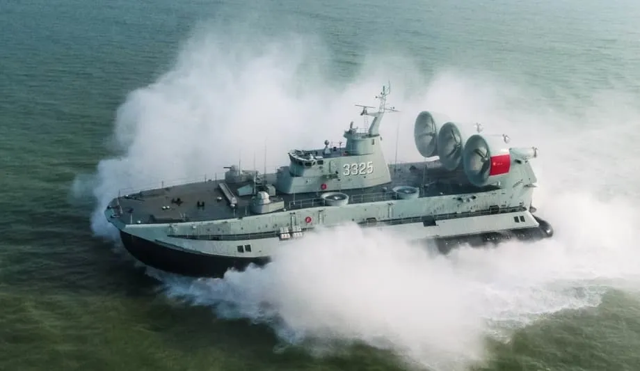 China expande a maior frota mundial de hovercraft para contingência em Taiwan