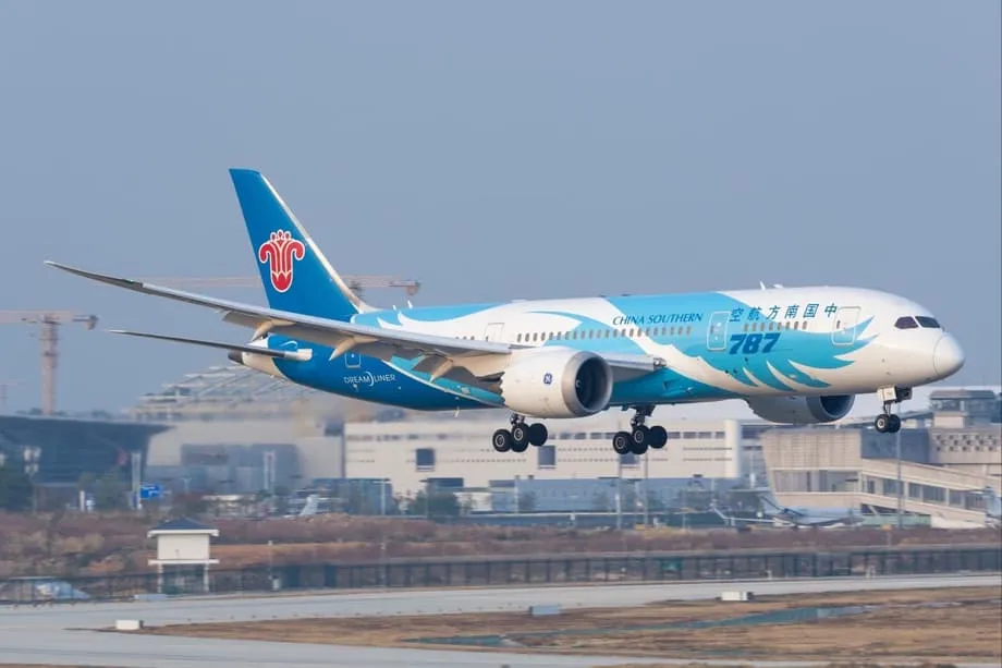 Companhias aéreas chinesas expandem operações na Europa enquanto rivais ocidentais recuam em plena crise do combustível