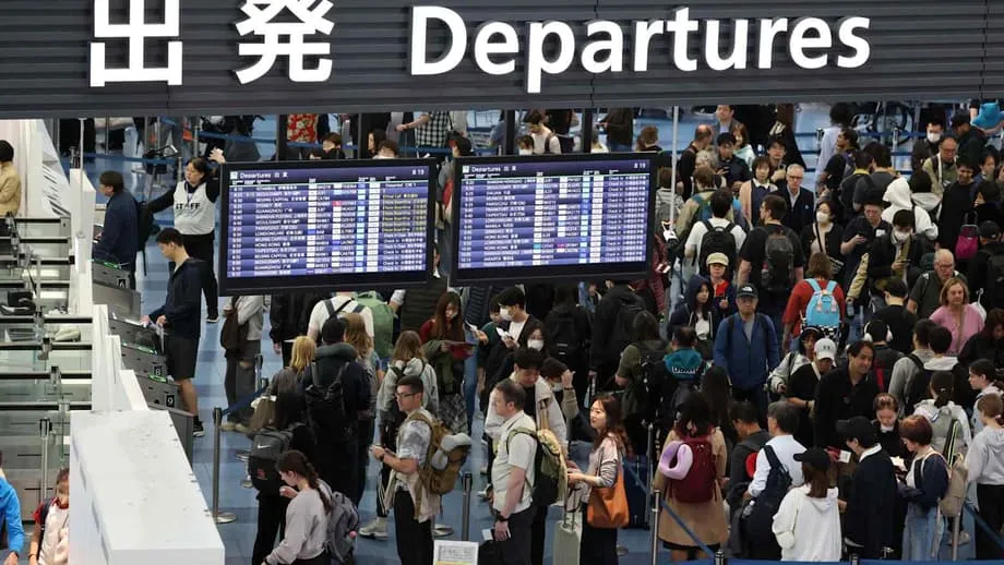 Meio milhão de turistas japoneses apressa-se a viajar para o estrangeiro para evitar aumentos das sobretaxas de combustível no verão