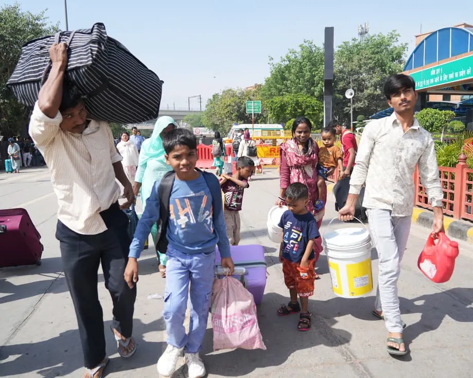 Êxodo migratório de Deli: como uma crise global de combustíveis está a esvaziar a capital da Índia