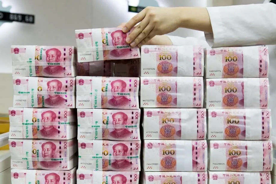Ações chinesas de pagamentos disparam com yuan a emergir como moeda para as portagens do Estreito de Ormuz
