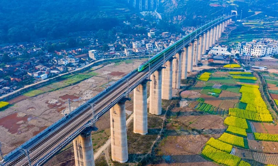 Rota da Seda de Aço: Como a Linha Ferroviária China-Laos Transformou o Turismo no Sudeste Asiático