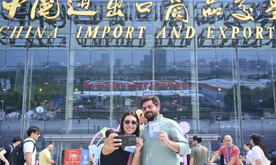 Feira de Cantão 2026: Como os robôs humanoides e a IA assinalam a revolução do «Criado na China»