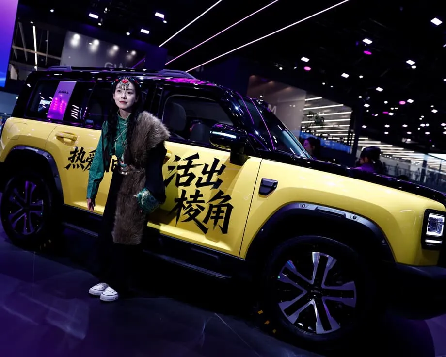 Construtores automóveis chineses apostam na condução autónoma à medida que o mercado interno de veículos elétricos abranda