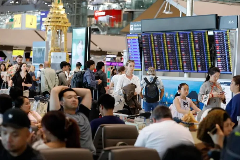 Viajantes asiáticos enfrentam um verão de cortes de voos e tarifas disparadas com a guerra no Irão a sufocar o abastecimento global de combustível de aviação