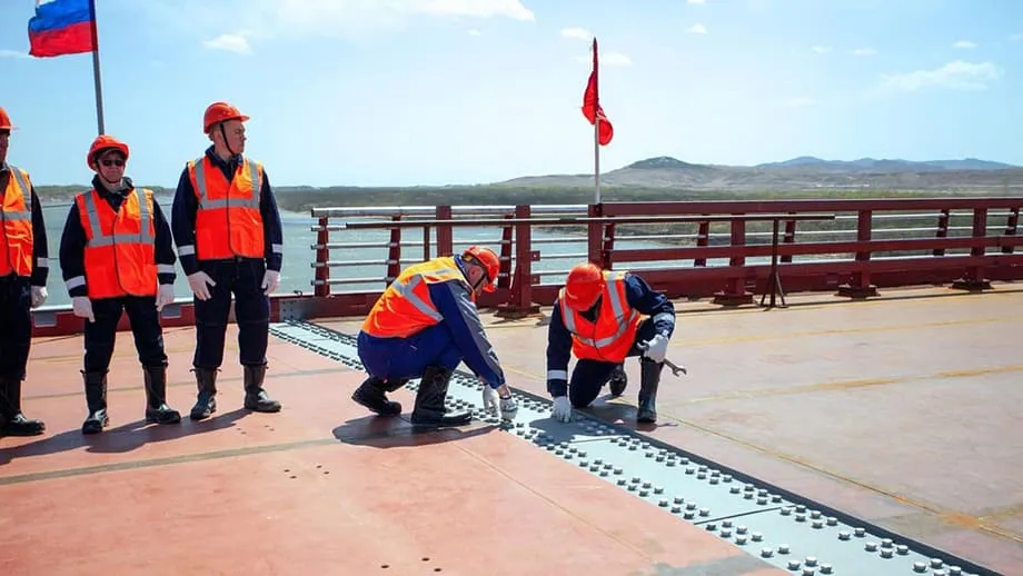 Rússia e Coreia do Norte concluem primeira ponte rodoviária e consolidam aliança sob sanções
