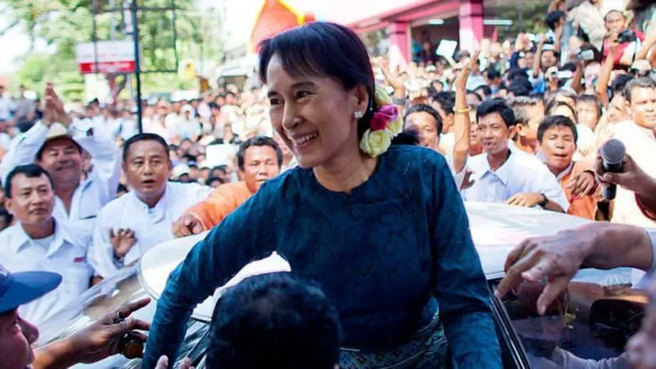 Junta do Myanmar transfere Suu Kyi para prisão domiciliária em meio a ceticismo quanto ao seu destino