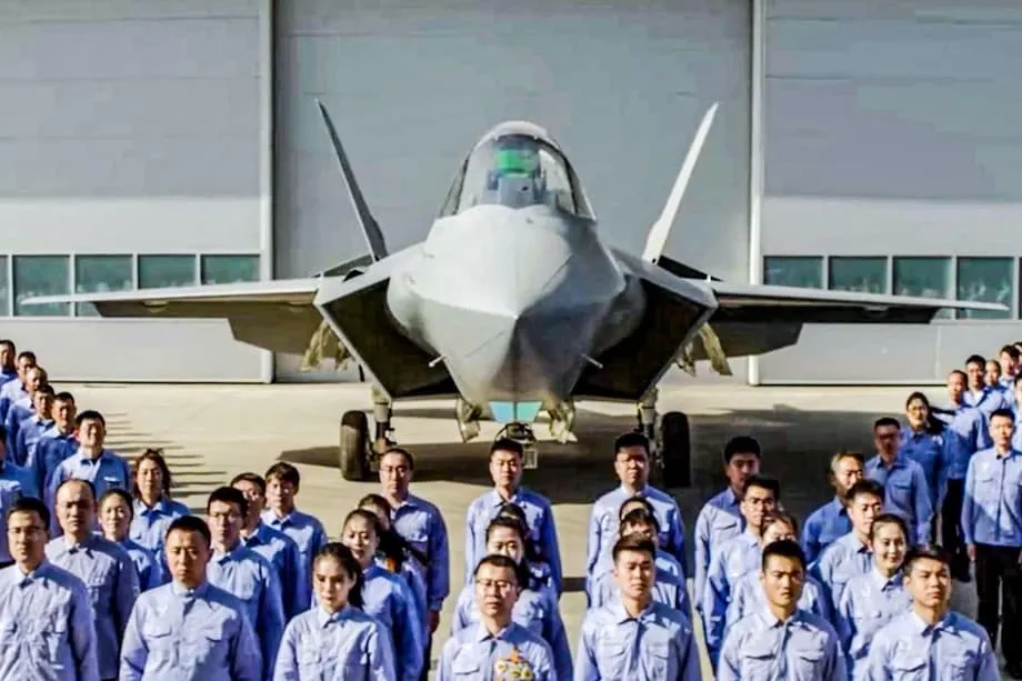 Paquistão assina acordo para caças furtivos chineses J-35 numa grande mudança do poder aéreo
