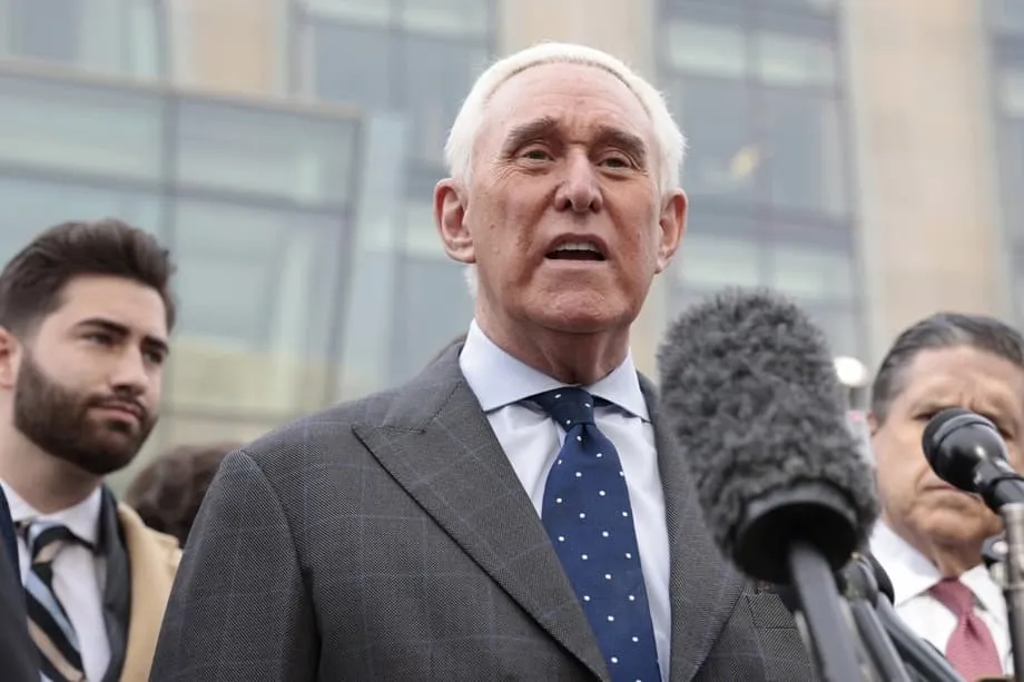 Junta de Myanmar recruta Roger Stone em ofensiva de 3 milhões de dólares para influenciar Washington