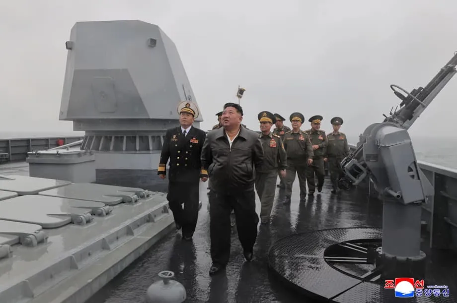 Coreia do Norte prepara artilharia capaz de atingir Seul e coloca ao serviço o primeiro destróier moderno