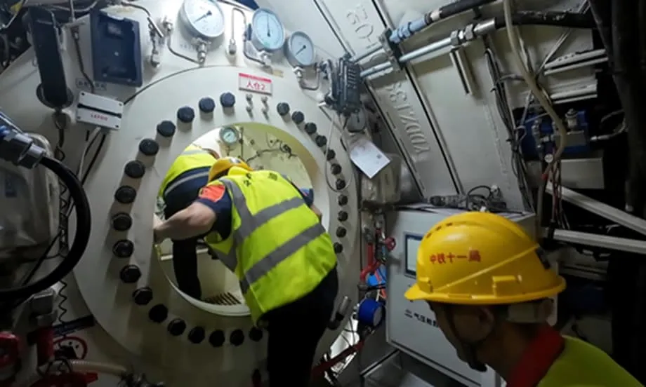 Engenheiros chineses implantam primeiro sistema de mistura ternária de gases para escavação com escudo do túnel ferroviário submarino recorde