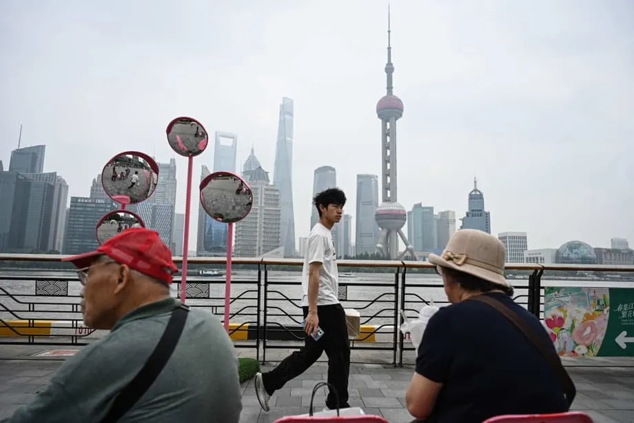 China ultrapassa limiar histórico com população idosa a superar a de crianças pela primeira vez