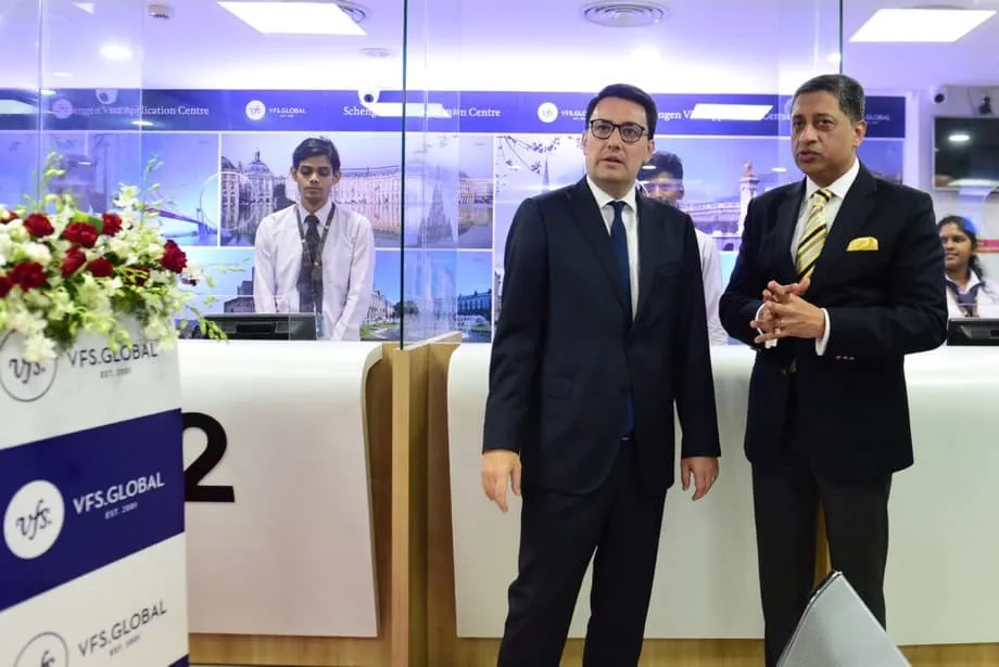 Por dentro da VFS Global: Como uma empresa privada construiu um império de vistos com taxas opcionais