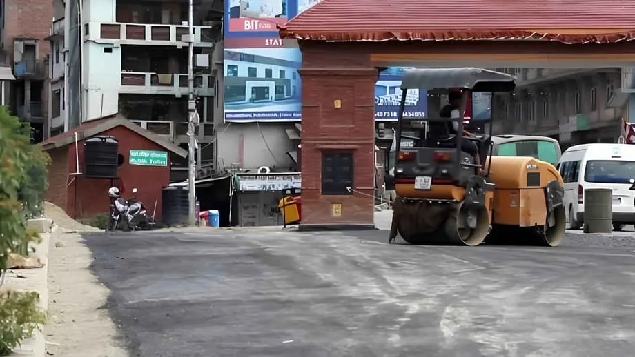 Nepal testa estradas de plástico numa tentativa de resolver o problema dos resíduos e dos buracos