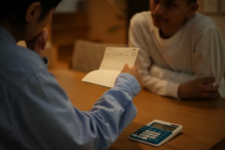 Famílias japonesas cortam refeições e ar condicionado com a subida dos custos de verão