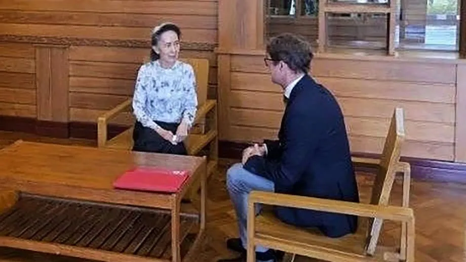Aung San Suu Kyi reúne-se com responsável da Cruz Vermelha no primeiro contacto confirmado desde o golpe de 2021